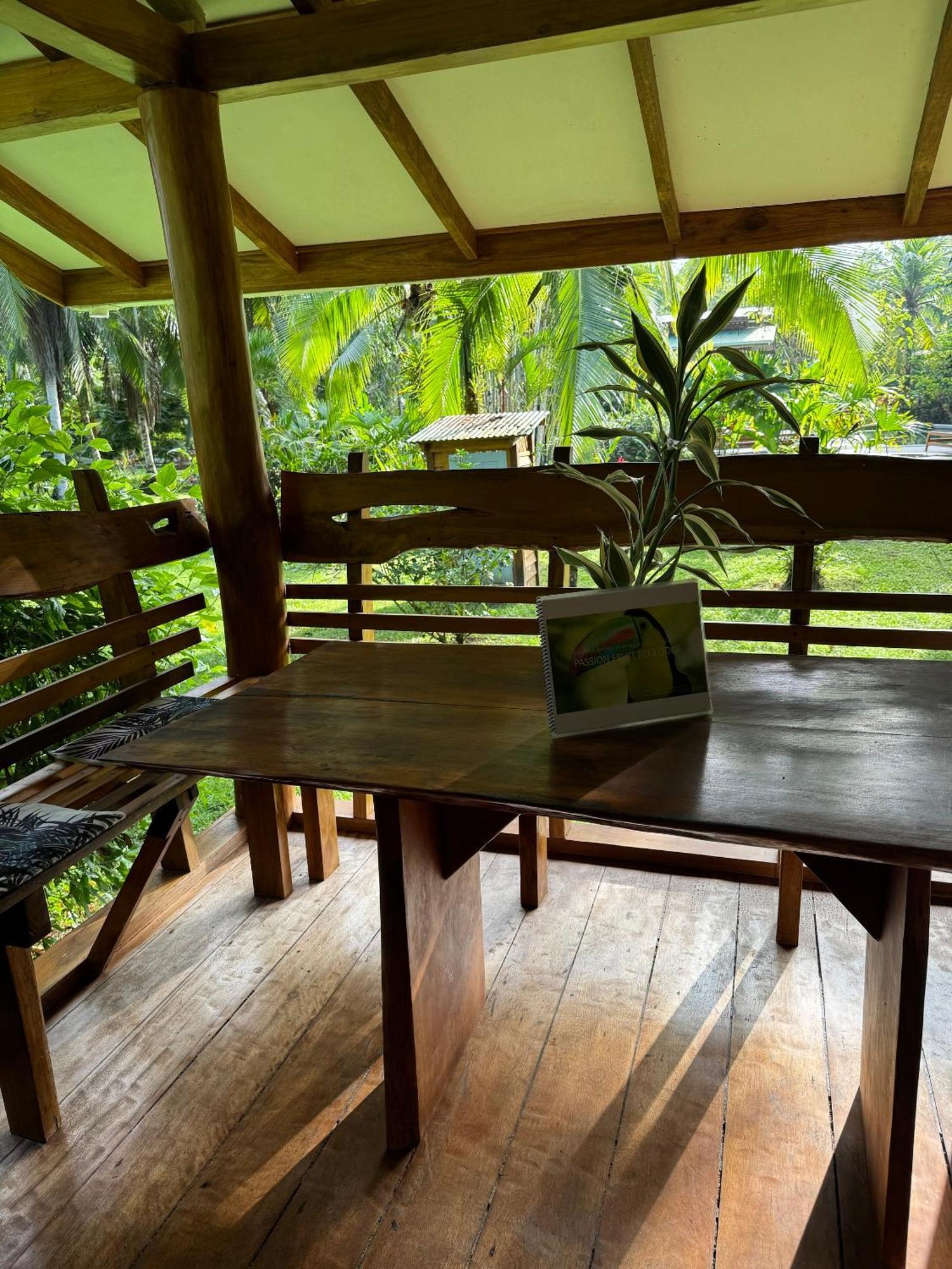 Passion Fruit Lodge Cahuita Exterior foto